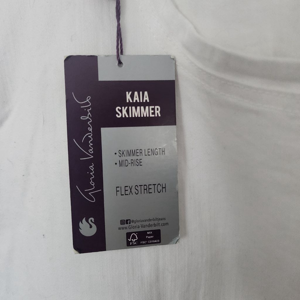 Gloria Vanderbilt White Skimmer Shorts Size 24W, New.with Tags - Picture 5 of 6